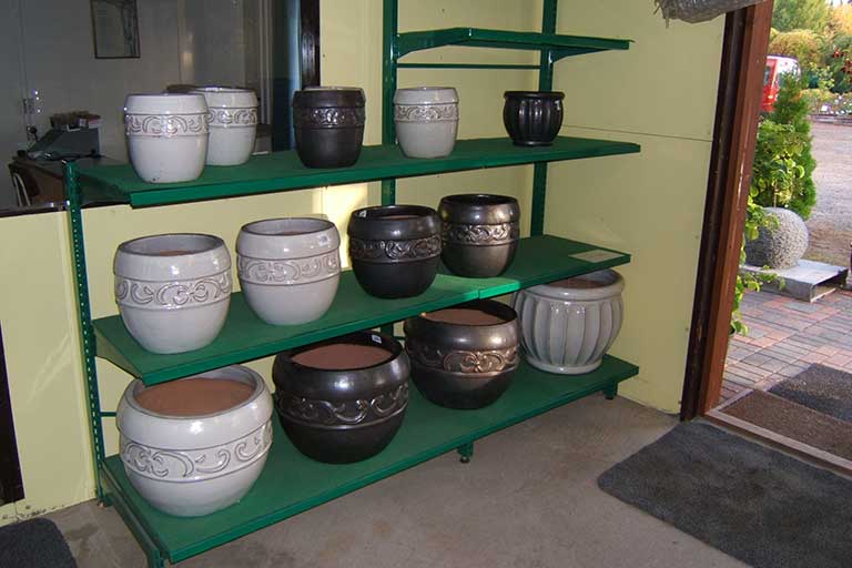 Monipuolisia ruukkuja ympärivuotiseen ulkokäyttöön